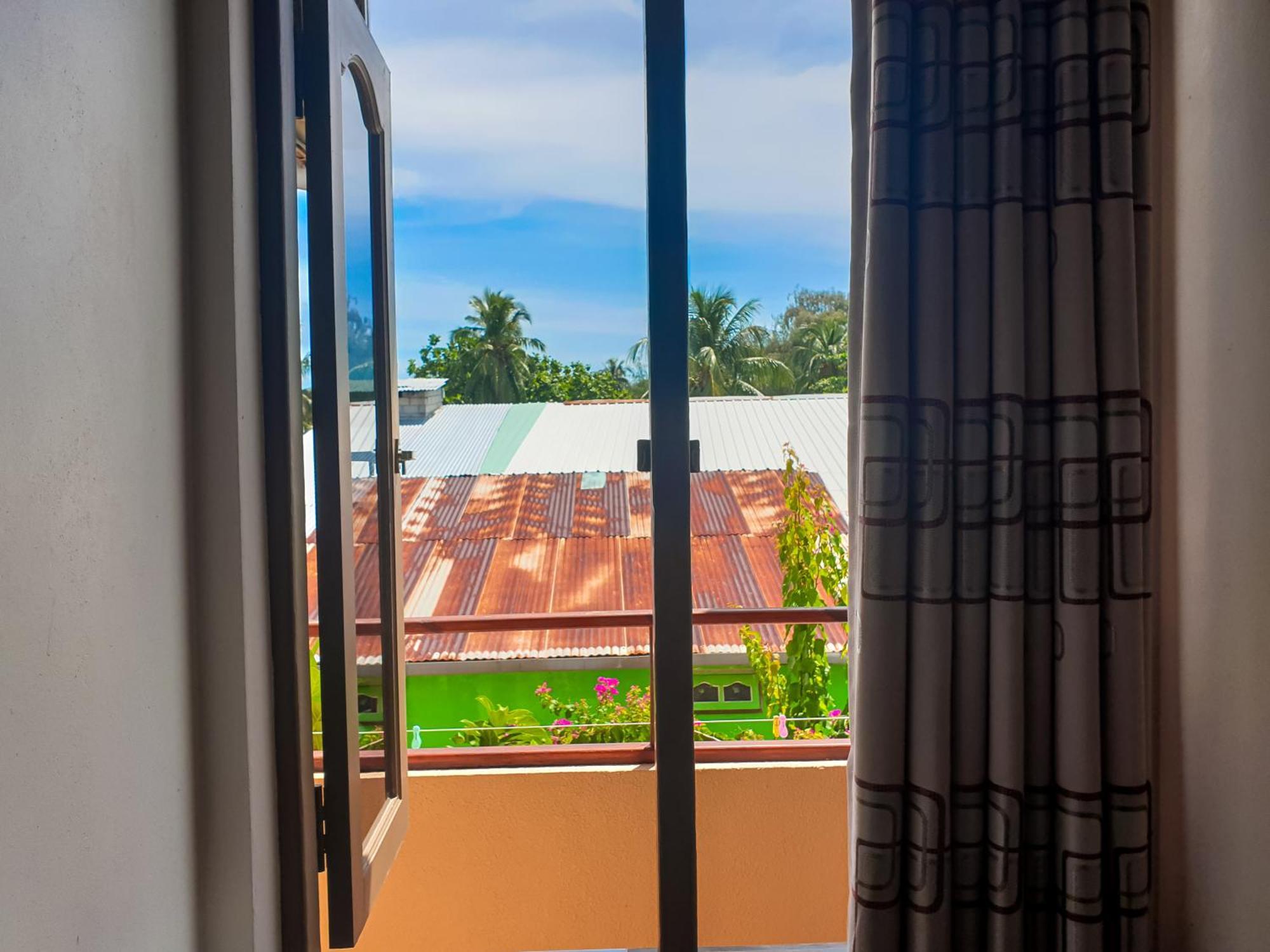 Nemo Inn Omadhoo Eksteriør bilde